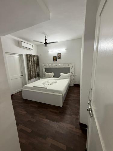 1490whatsapp_image_2026-03-16_at_18